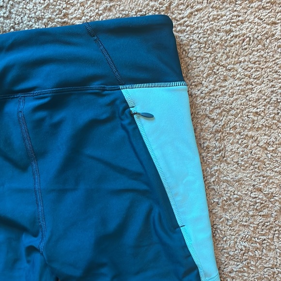 Under Armour capri leggings, size Medium. - Picture 4 of 5
